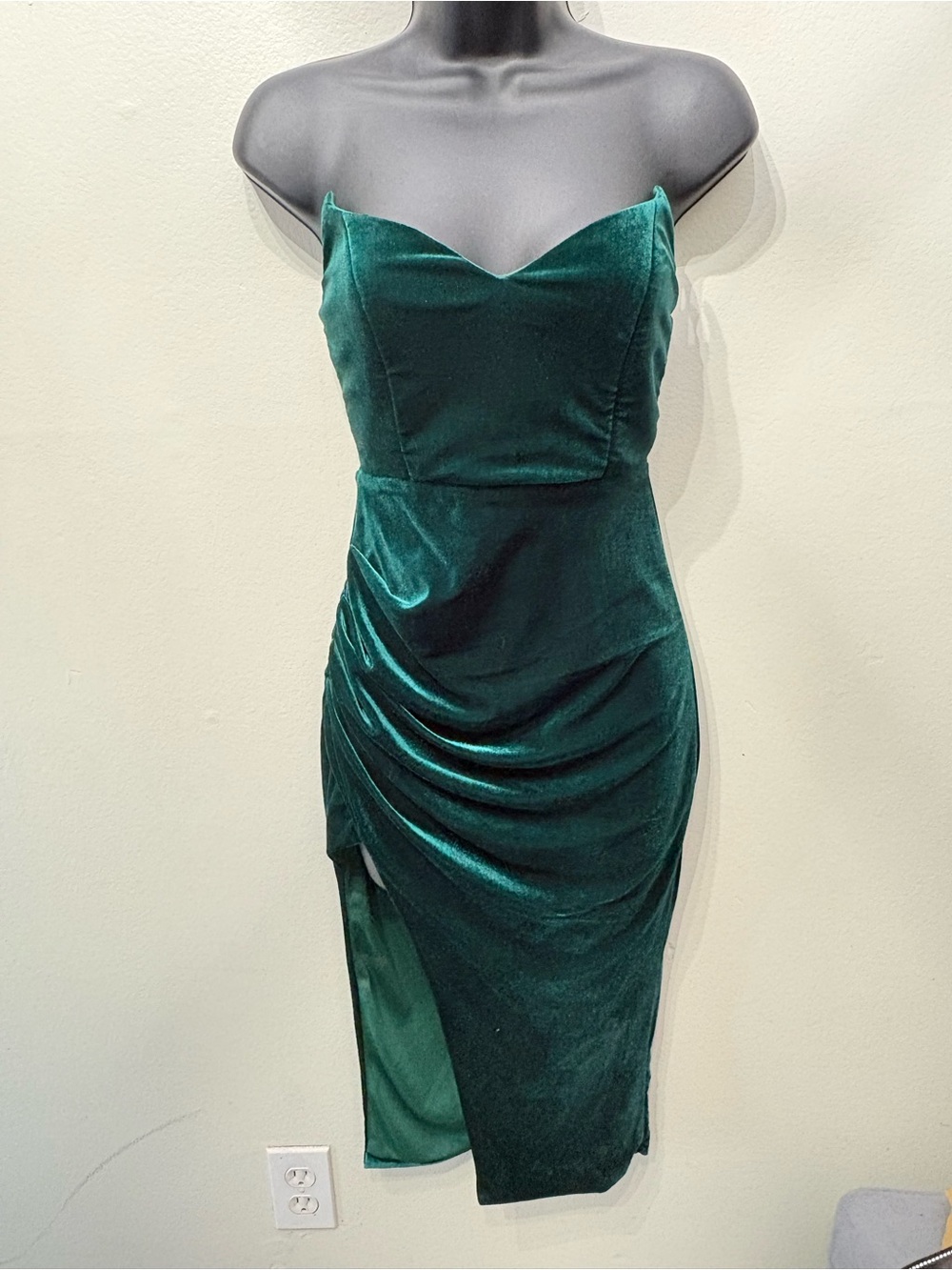 Emerald Green Velvet Strapless Ruched Midi Dress